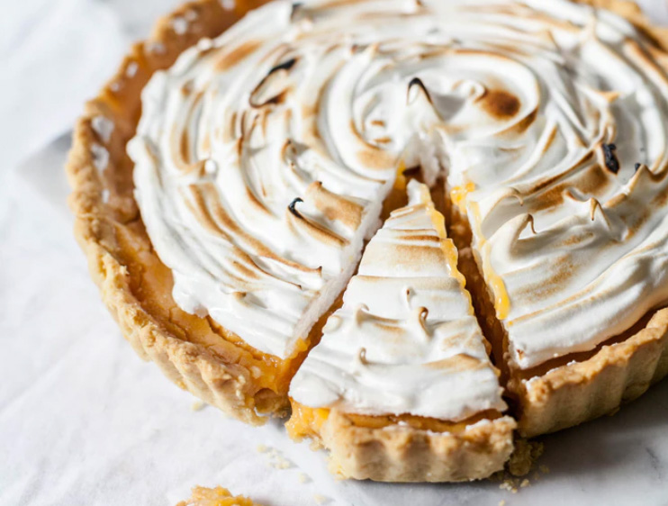 Thanksgiving pumpkin pie Unsplash-Alex Loup